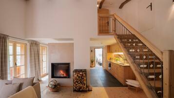 En 100-centimeters Flatskjerm-TV med Parabol-TV samt TV