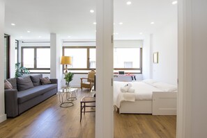 1 غرفة نوم ومكواة/لوح كي وواي فاي مجانًا وملاءات أسرّة