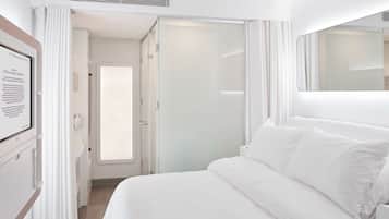 Premium Queen | Premium bedding, memory foam beds, laptop workspace, soundproofing