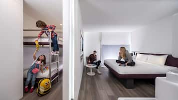 First Class King with Bunk | 1 Schlafzimmer, hochwertige Bettwaren, Betten mit Memory-Foam-Matratzen