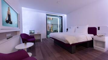 Premium Plus King | 1 bedroom, premium bedding, memory foam beds, laptop workspace