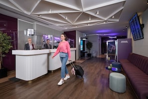 Reception - YOTELAIR Istanbul Airport AIRSIDE (Arnavutköy)