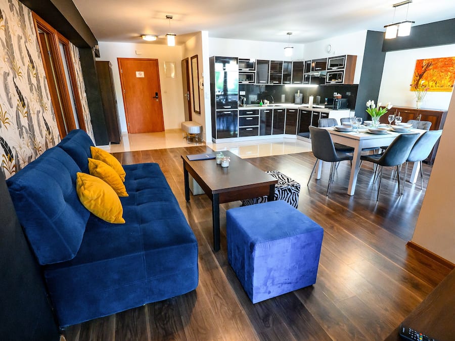 Apartamento (66A) | Área de estar | TV de tela plana 30 polegadas com canais a cabo, TV, DVD player