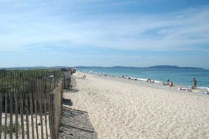 Am Strand, Liegestühle