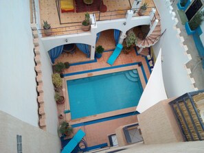 Outdoor pool, sun loungers
