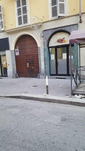 Property entrance - Hotel Sara (Turin)