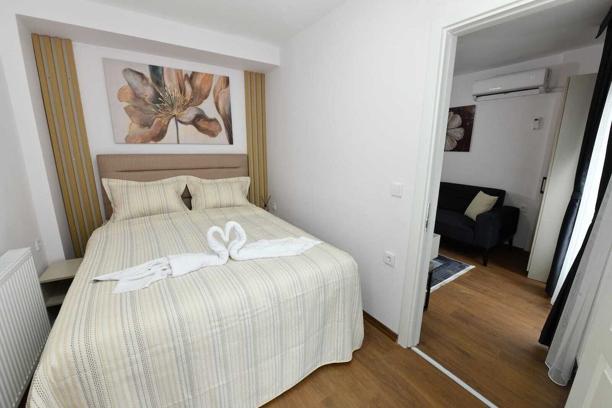 1 bedroom, in-room safe, desk, free WiFi
