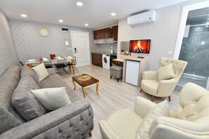 Superior Suite, Kitchen | Living area