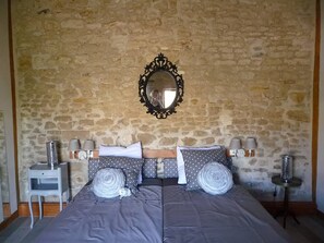 Doppel- oder Zweibettzimmer (La Chèvre de M. Seguin) | Individuell dekoriert, individuell eingerichtet, Bügeleisen/Bügelbrett
