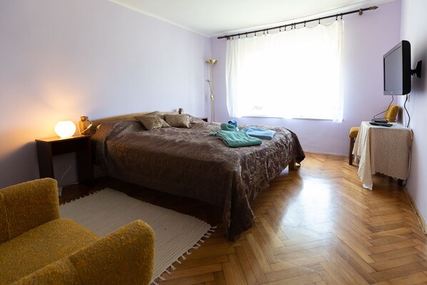 1 habitación, tabla de planchar con plancha y wifi 