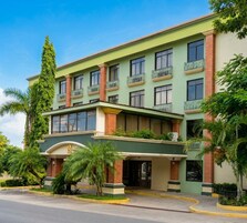 Fachada de la propiedad