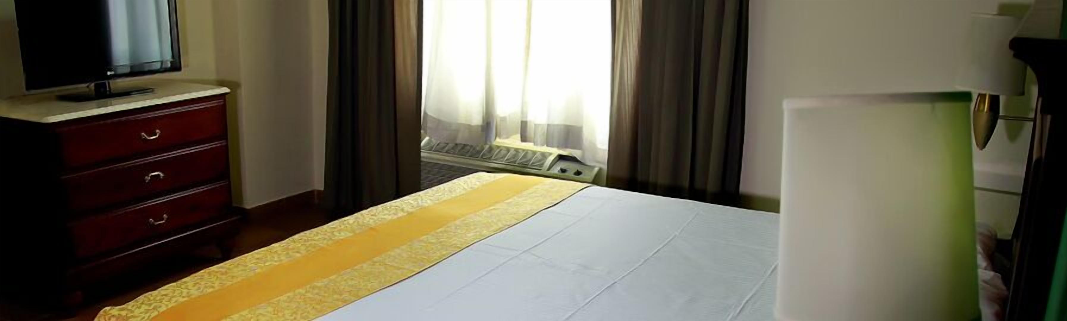 standard suite | premium bedding, select comfort beds, in-room safe