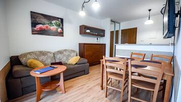 Apartment (16) | 1 bedroom, laptop workspace, iron/ironing board, free WiFi
