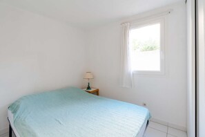 2 slaapkamers, een strijkplank/strijkijzer