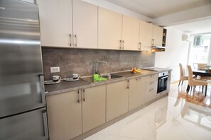 Deluxe-Apartment | Eigene Küche | Kühlschrank