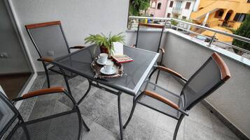 Deluxe Apartment | Balcony