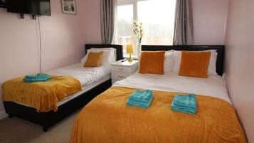 Comfort House, 5 Bedrooms | 5 bedrooms, individually decorated, individually furnished