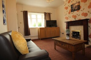 Casa Confort, 5 habitaciones | Sala de estar | Una televisión de pantalla plana