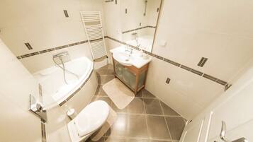 Family Apartment | Bathroom