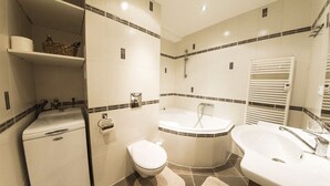 Unclassified image, 5 of 14, button - Family apartment (Prague)