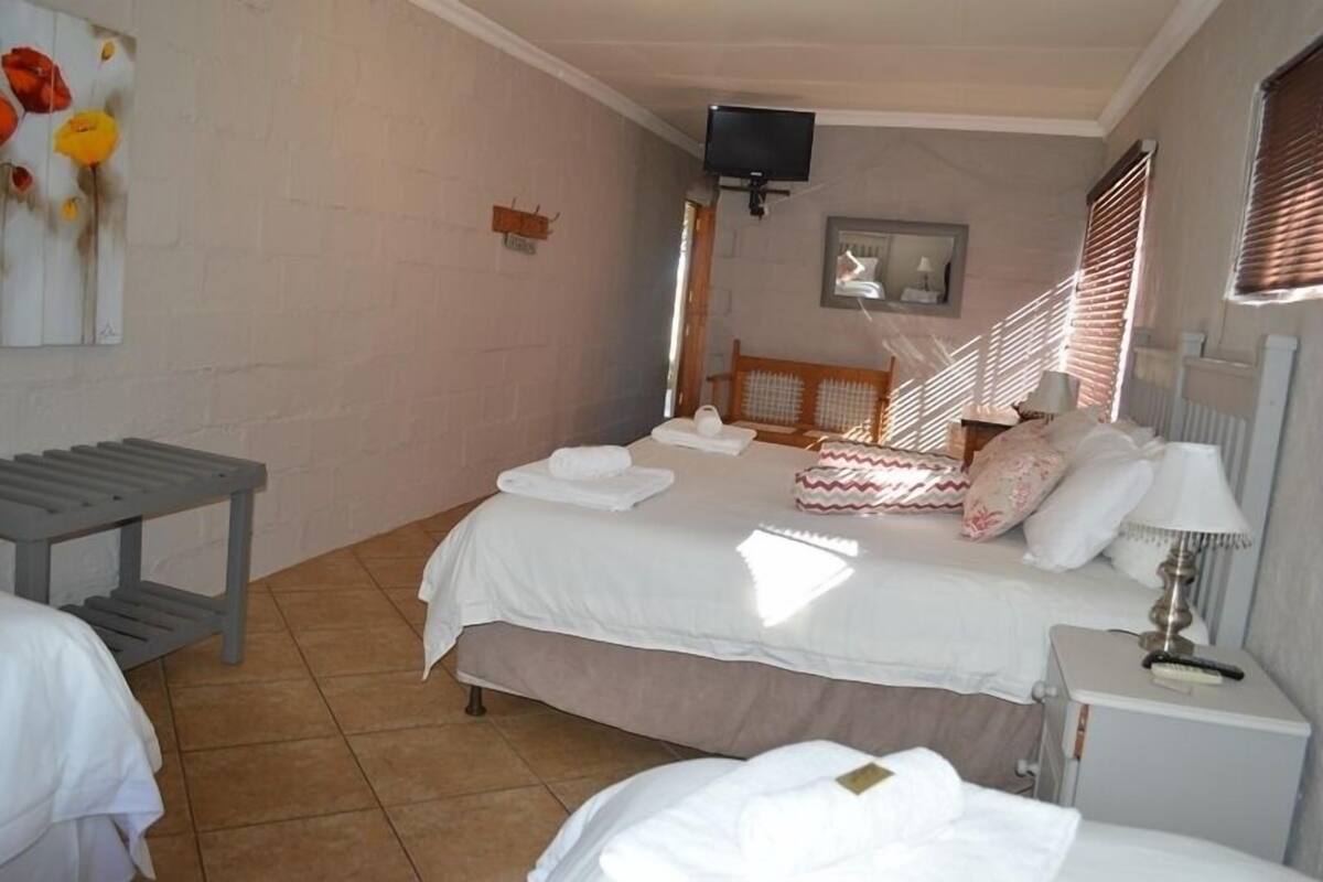 Free minibar, desk, iron/ironing board, free WiFi
