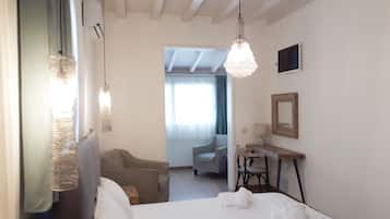 Desk, laptop workspace, iron/ironing board, free WiFi