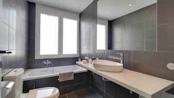 Grand Double or Twin Room (302) | Bathroom