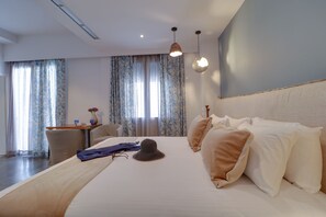 A hotel room with a large bed, a desk, and curtains. - AthiNN Residence (Athens)
