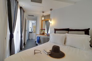 Exclusive-Penthouse, 2 Schlafzimmer, Terrasse (400) | Hochwertige Bettwaren, Pillowtop-Betten, individuell dekoriert