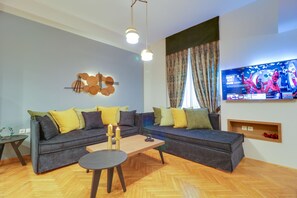 Presidential Apartment, 3 Bedrooms (200) | Living area - AthiNN Residence (Athens)