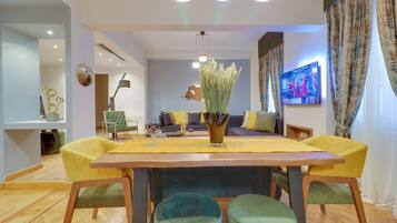 Presidential-Apartment, 3 Schlafzimmer (200) | Essbereich im Zimmer