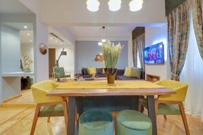 Presidential Apartment, 3 Bedrooms (200) | In-room dining - AthiNN Residence (Athens)