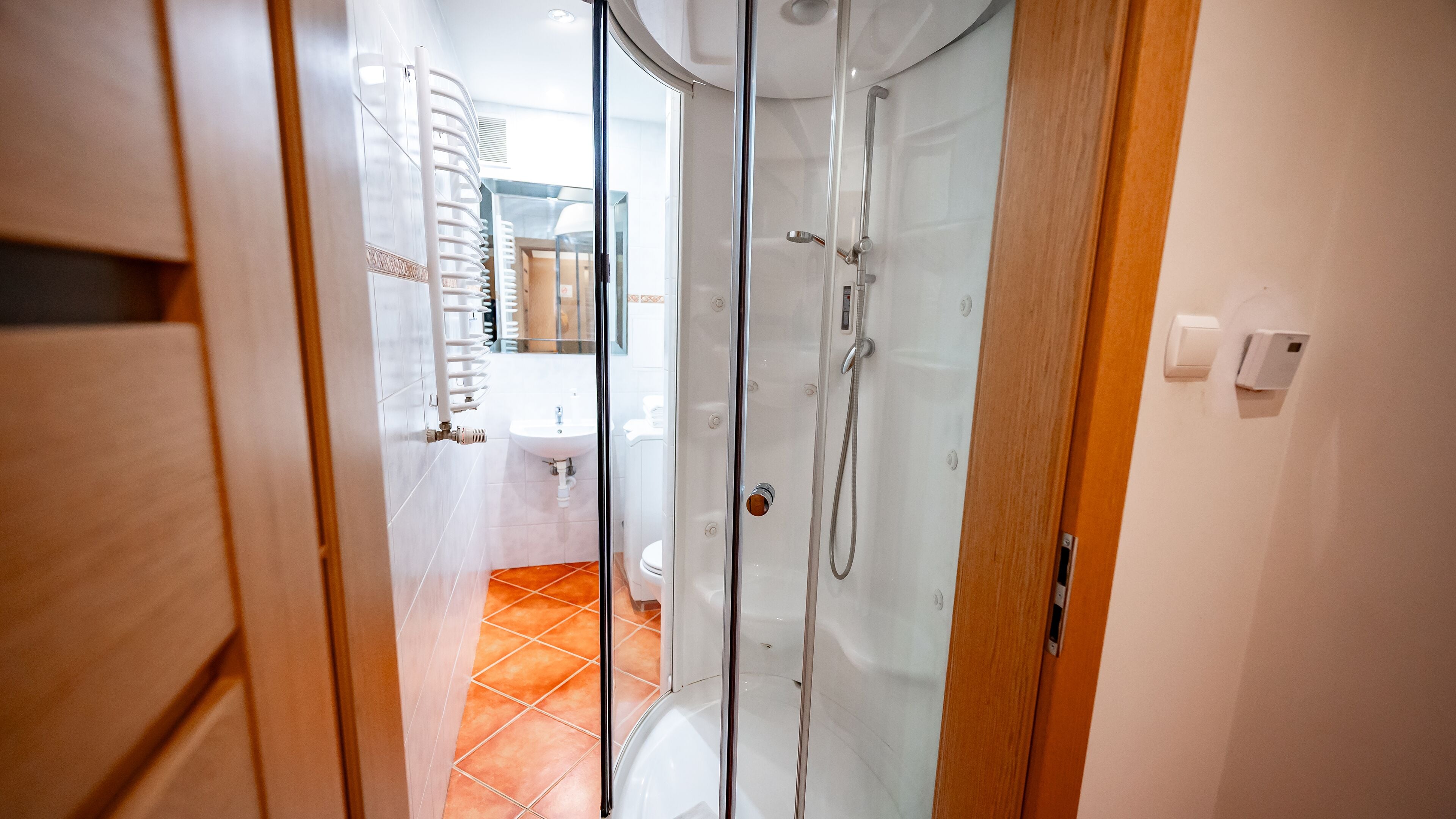 Estudio (5) | Baño | Ducha y toallas