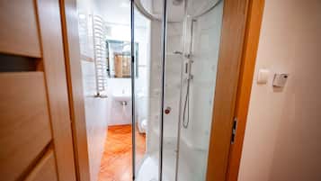 Estudio (5) | Baño | Ducha y toallas