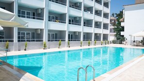 Außenpool, Liegestühle