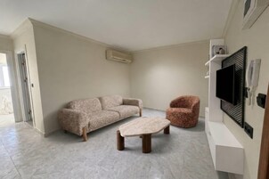 Minibar, soundproofing, WiFi (free), bed sheets
