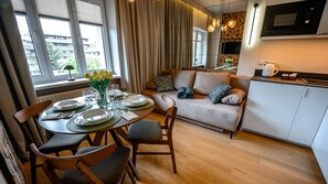 Appartement (409) | Aire de séjour | Téléviseur