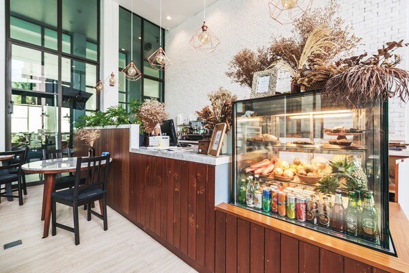 Coffee shop - Saturdays Condominium by Favstay (Rawai)