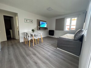 Ferienhaus, 1 Schlafzimmer (Gobernador Paz 2) | Wohnbereich | 42-Zoll-Smart-TV mit Kabelempfang, Netflix, Streaming-Dienste