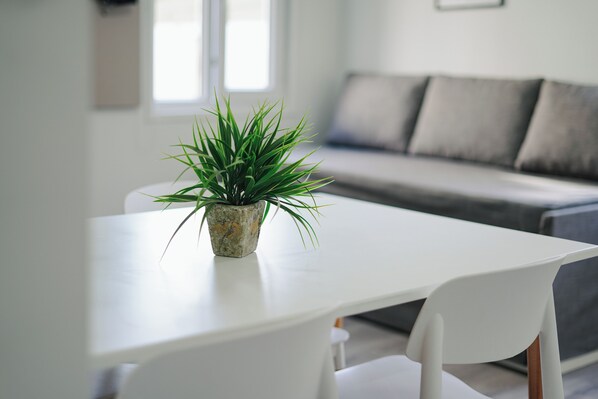 House, 1 Bedroom (Gobernador Paz 2) | Living area | 42-inch Smart TV with cable channels, Netflix, streaming services - Gente del Sur - Gobernador Paz (Ushuaia)