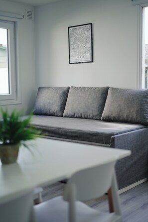 House, 1 Bedroom (Gobernador Paz 2) | Living area | 42-inch Smart TV with cable channels, Netflix, streaming services - Gente del Sur - Gobernador Paz (Ushuaia)