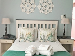 Quarto casal clássico (Main Villa - 1) | Roupas de cama premium, individualmente decorados