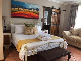 Habitación clásica doble | Ropa de cama de alta calidad y decoración individual