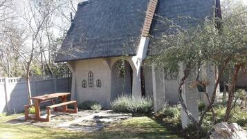 Classic Double or Twin Room (10) | Premium bedding, individually decorated, individually furnished, desk