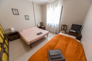 Triple Room, Shared Bathroom | Free WiFi, bed sheets - B&B 32 (Ciampino)