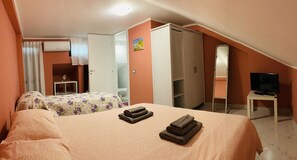 Deluxe-Dreibettzimmer | Kostenloses WLAN, Bettwäsche