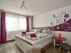 2 Schlafzimmer, Schreibtisch, kostenloses Internet