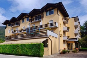 Exterior - Hotel Dolomiti Levico (Levico Terme)