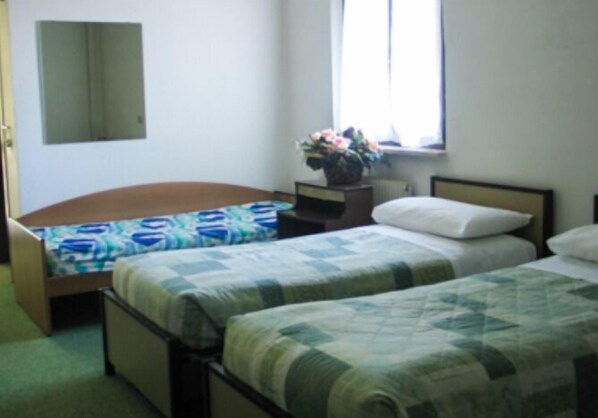 In-room safe, desk, free WiFi, bed sheets - Hotel Dolomiti Levico (Levico Terme)