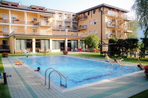 Seasonal outdoor pool - Hotel Dolomiti Levico (Levico Terme)